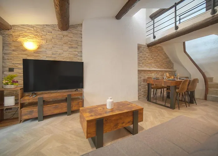 Upstays Suquet Center 56M Apartment Cannes