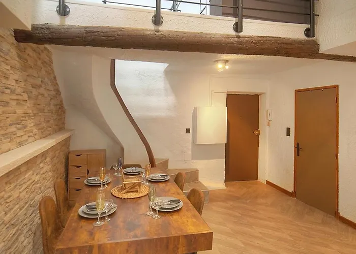 Upstays Suquet Center 56M Apartment