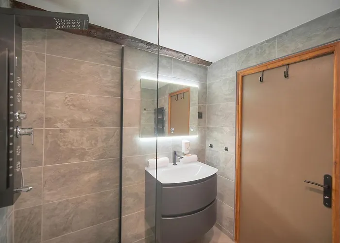 Upstays Suquet Center 56M Apartment Cannes