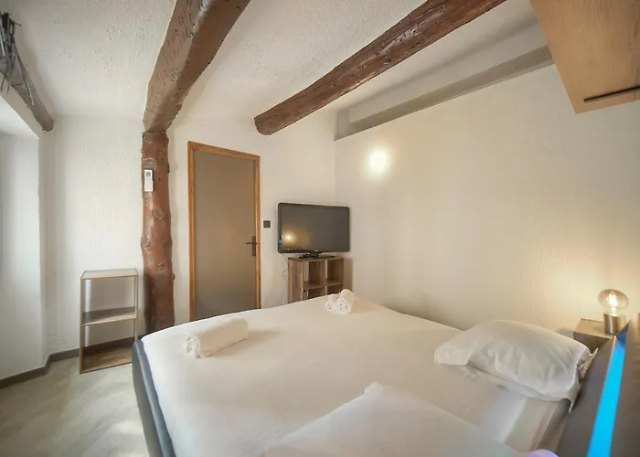 Upstays Suquet Center 56M Apartment *